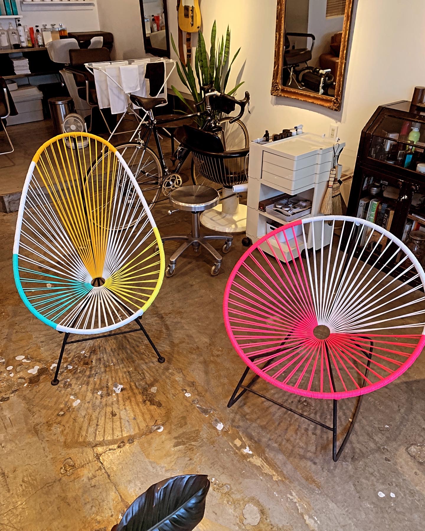 オレンジのチェア — クローズアップ