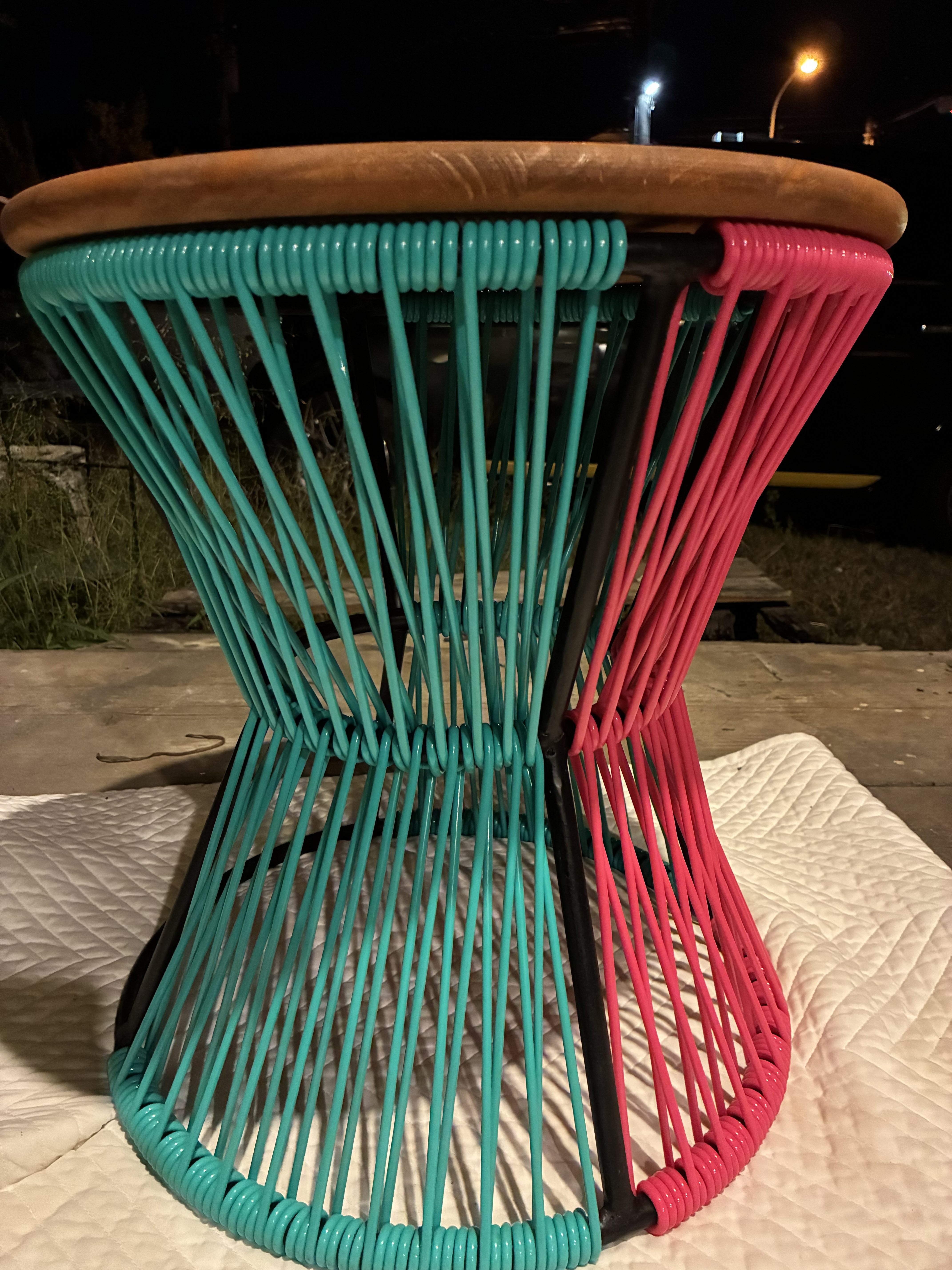 カラフルなサイドテーブル